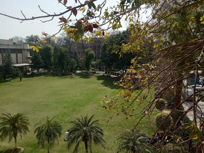 UET Peshawar Administration Block Picture 8
