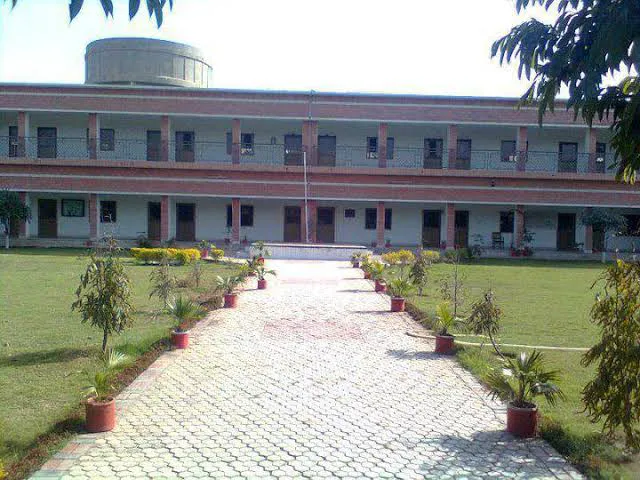 Fazaia Model Inter College Mushaf Picture 6